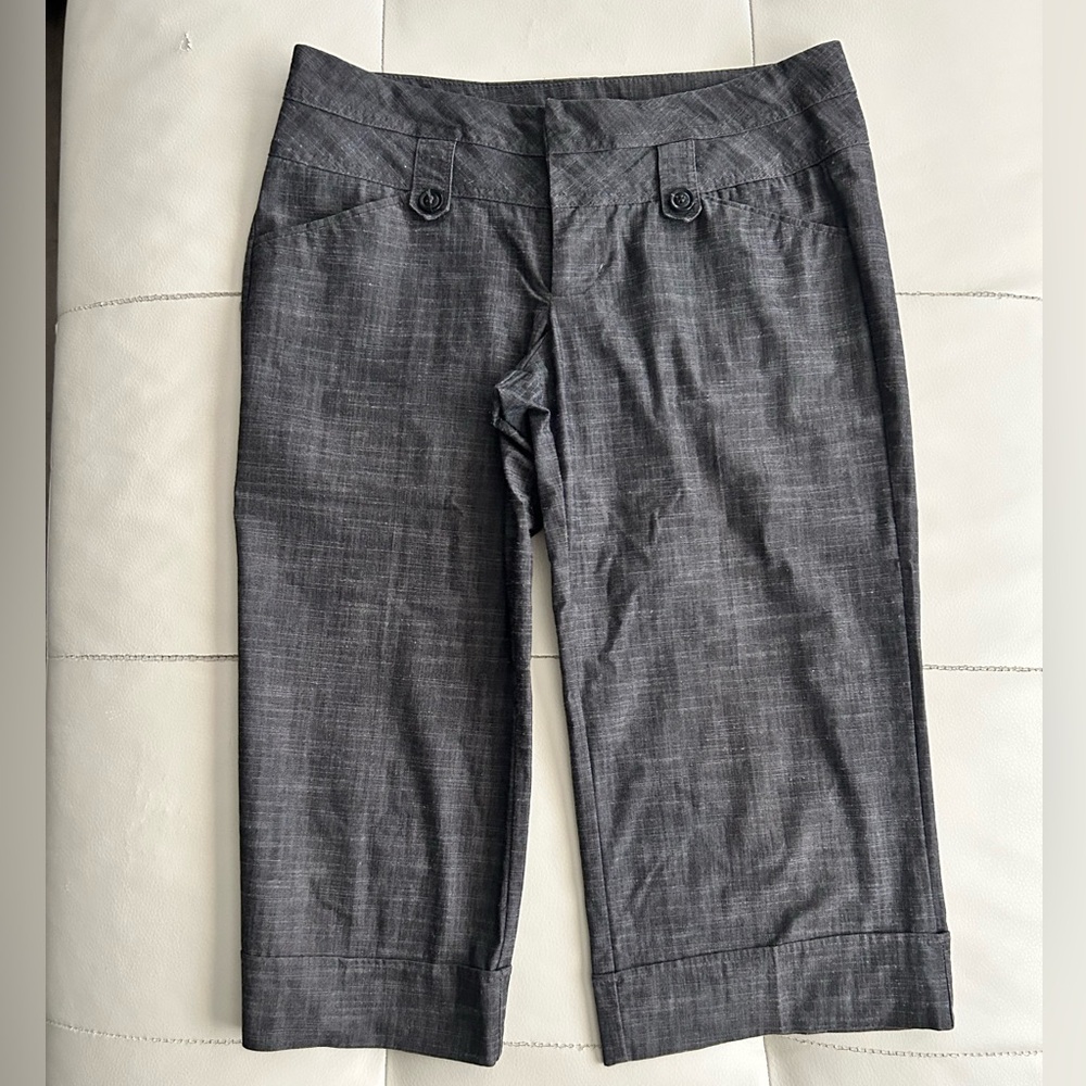 Casual Gray Capris with Straight Leg Cut